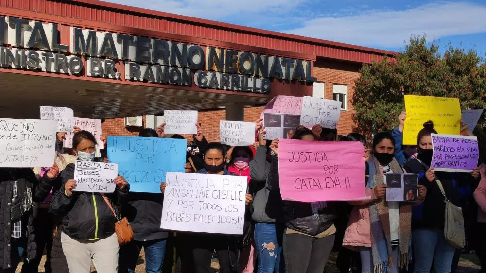reclamo familiares bebés fallecidos Neonatal by Miriam Campos