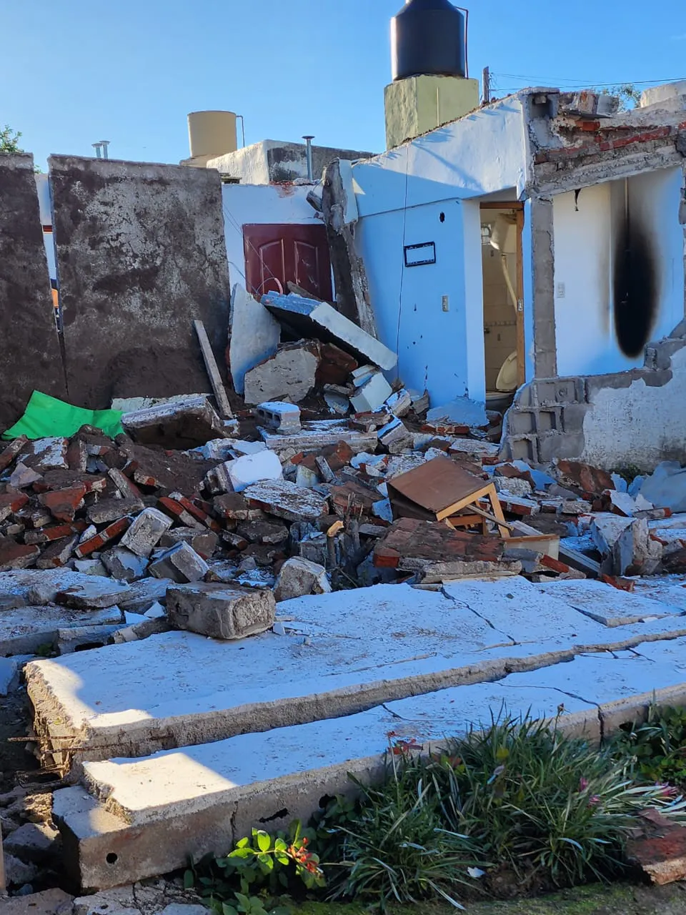 casa derrumbe villa nueva by policía