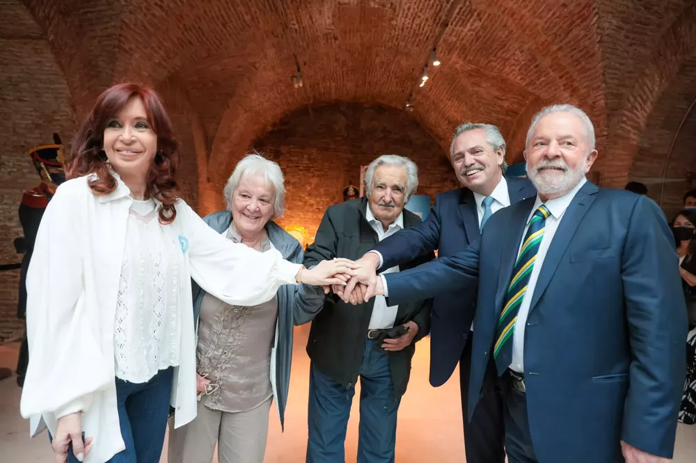 Cristina, Pepe, Alberto y Lula (NA)