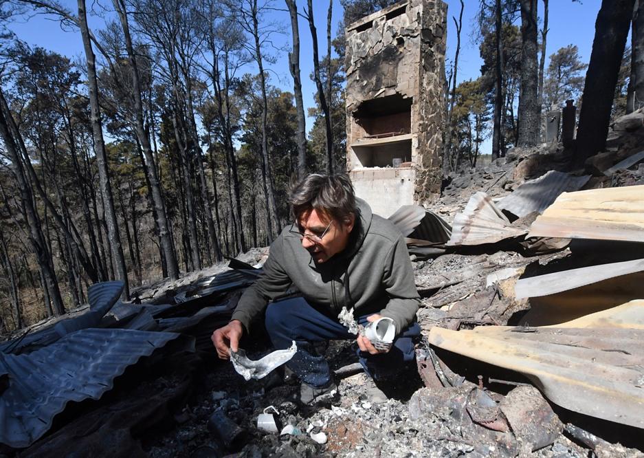 propietario de cabaña incendiada by Télam