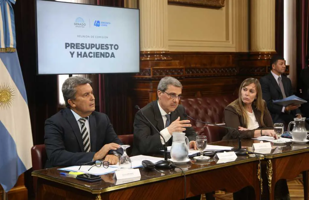 Comis Presup y Hacienda Senado by NA