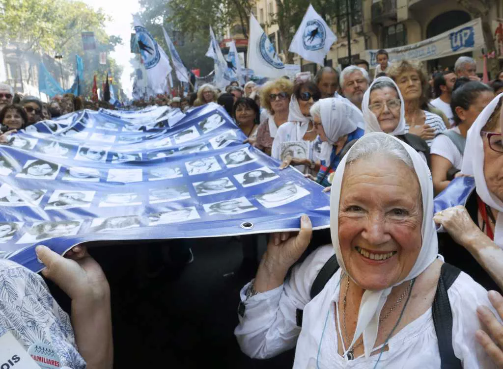 Madres de plaza de mayo by na