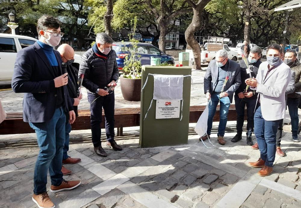 Descubrieron placas para conmemorar los 125 años del Partido Socialista