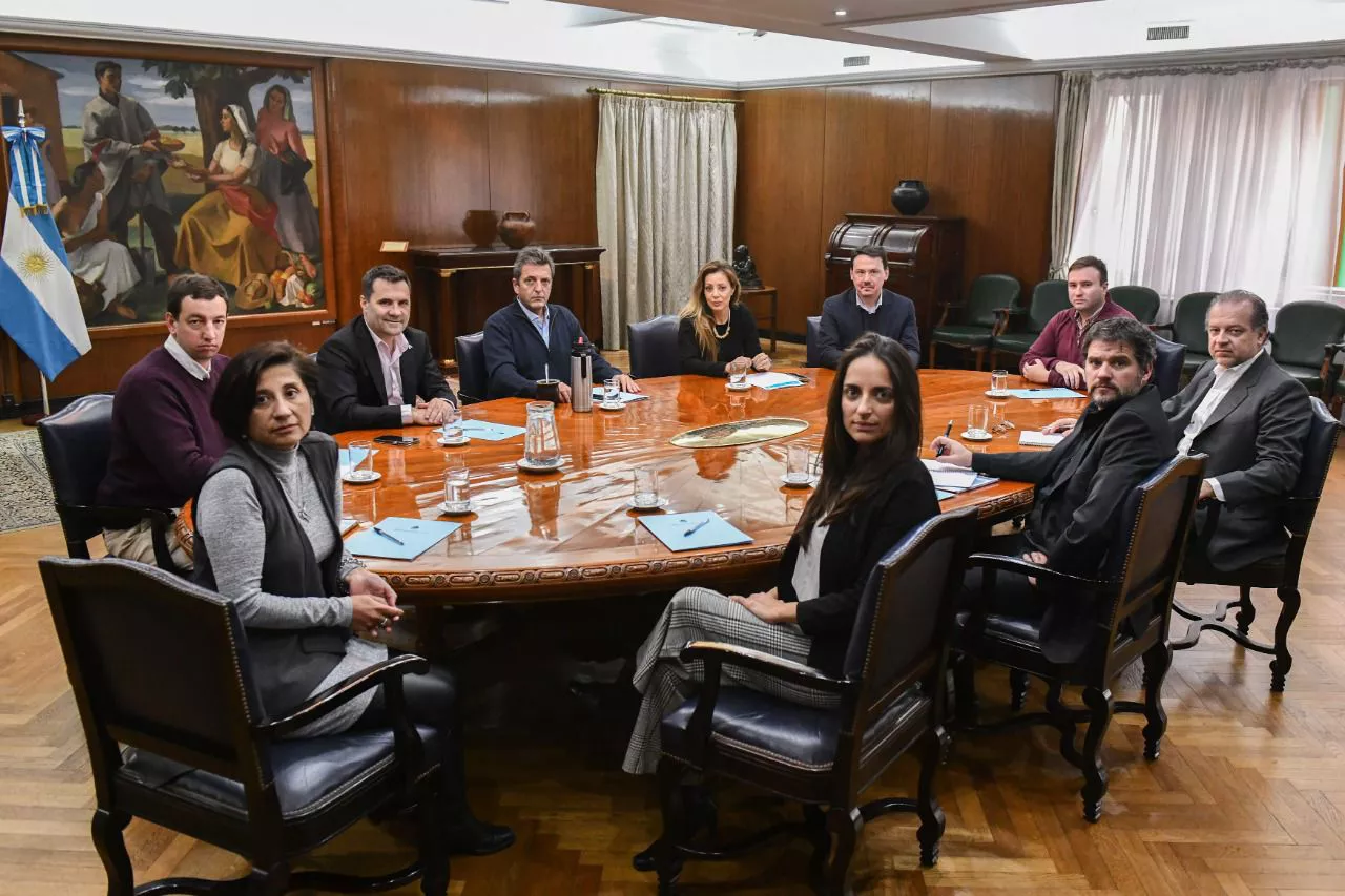 massa con royon y nuevos funcionarios