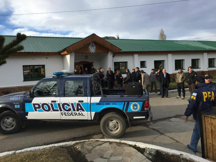 Allanamiento gendarmería Esquel by noticias de Esquel