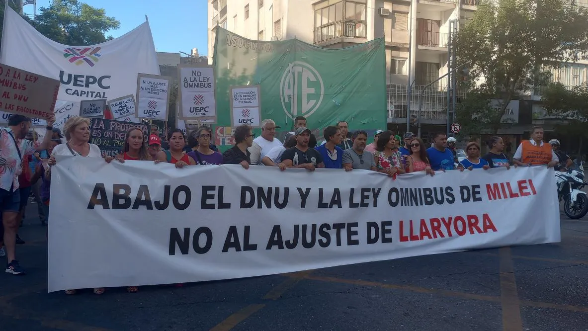 Marcha contra Ley Omnibus en Córdoba by gentileza