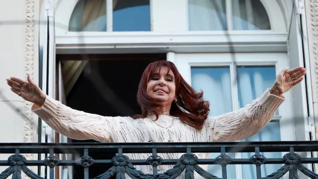 Día de la Lealtad: el PJ comparó la situación de Cristina con la proscripción de Perón y llamó a "luchar" thumbnail