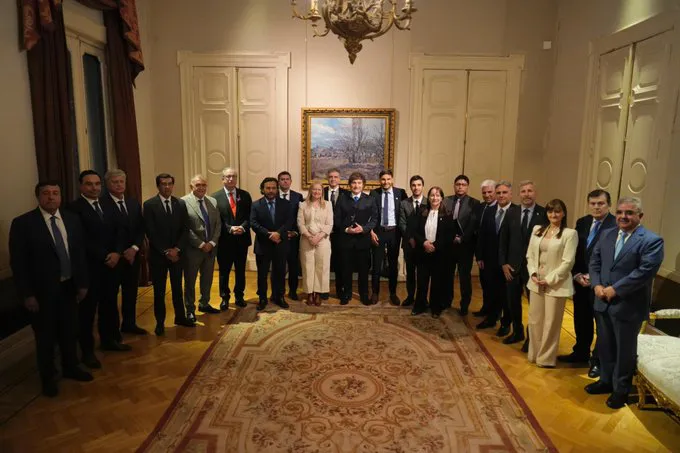 Javier Milei con gobernadores en la Casa Rosada (X de OPRA)