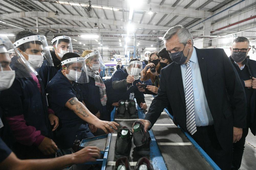 Alberto ferández visita fábrica de calzados en Chivilcoy 07 09 2021