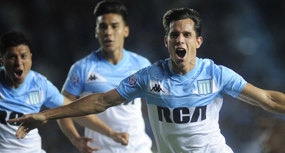 Racing venció a Unión de Santa Fe y continúa en la cima de la Superliga