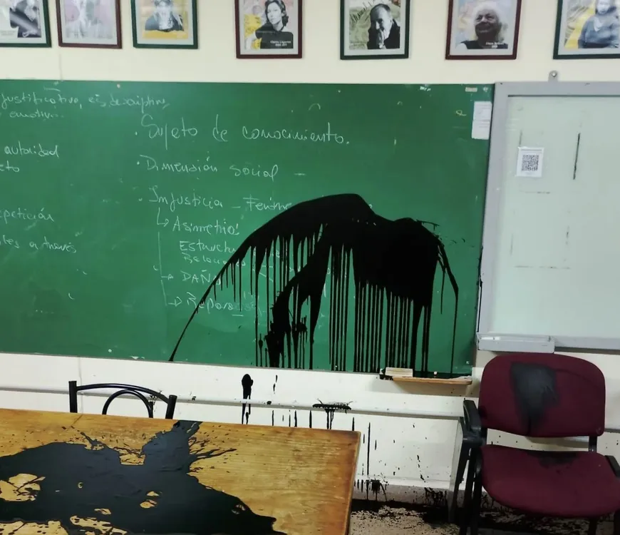 Vandalismo en la Facultad de Filosofía y Humanidades (UNC)