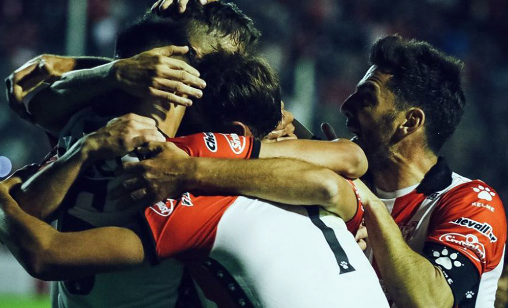 Instituto tuvo su primer festejo del torneo ante Chacarita Juniors de local
