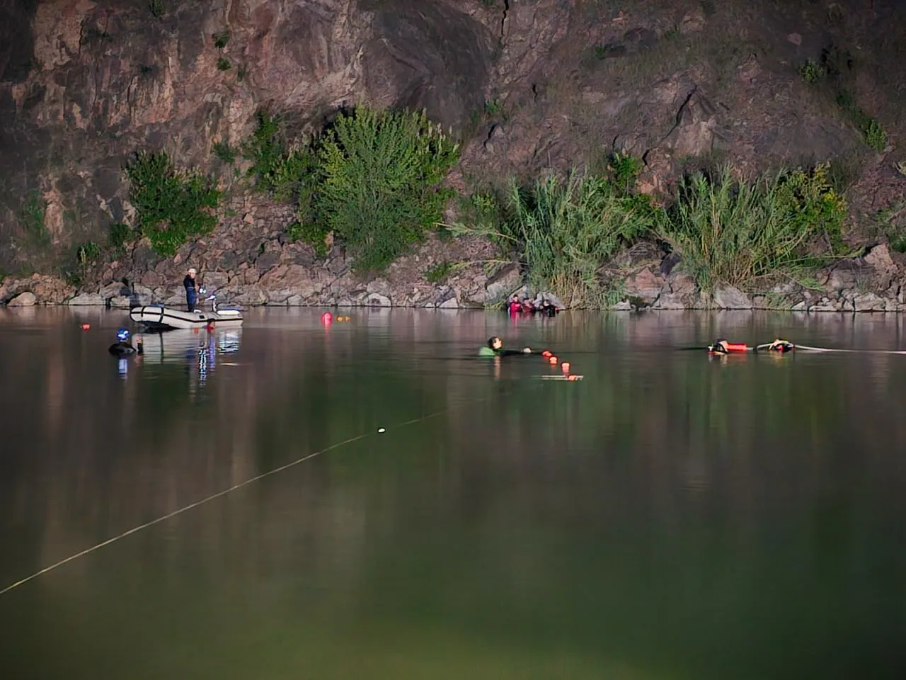 Hallazgo en la Laguna Azul (Policía) 2
