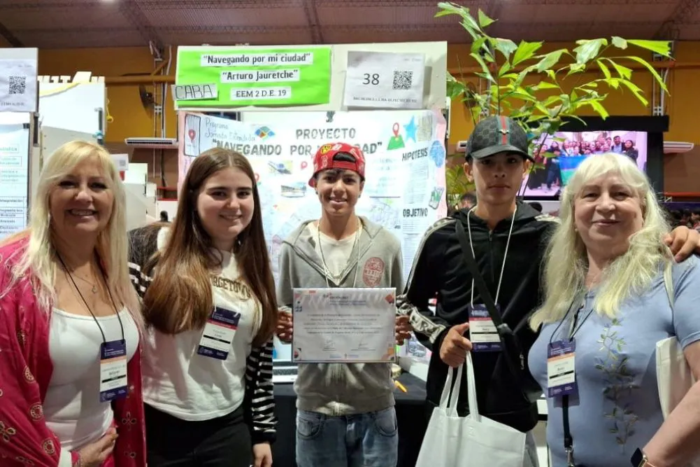 Alumnos cordobeses en certamen nac prensa.cba