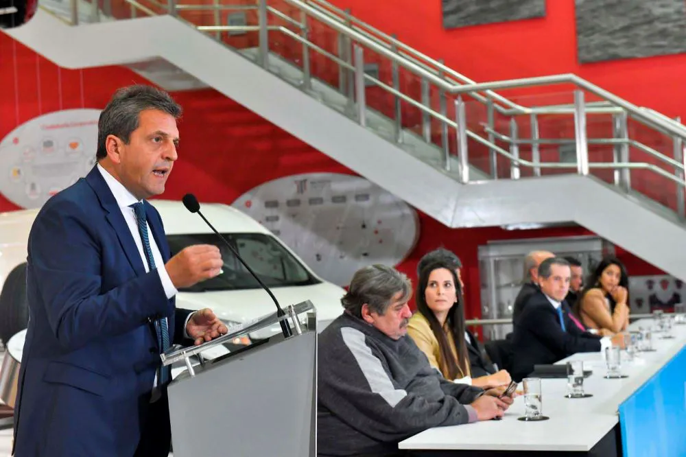 12-06-2023_el_ministro_de_economia_sergio (1)