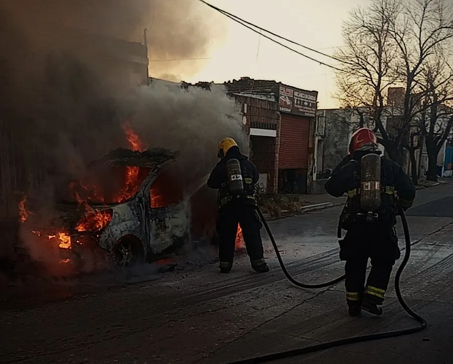 Incendio de un transporte de enfermos crónicos (Policía de Córdoba)