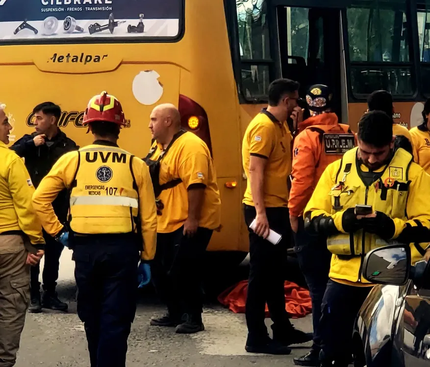 Ciclista falleció atropellado por un colectivo (X de Leonardo Guevara)