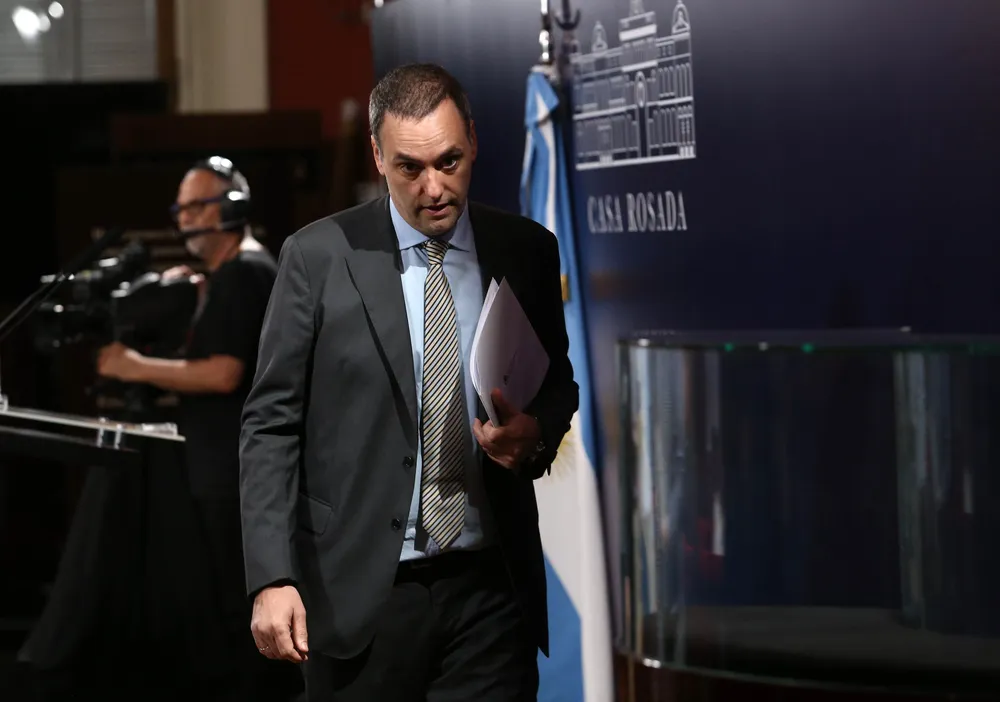Manuel Adorni by na