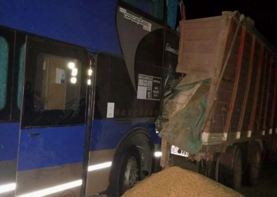 Choque de colectivo rumbo a Coldplayby El Regional