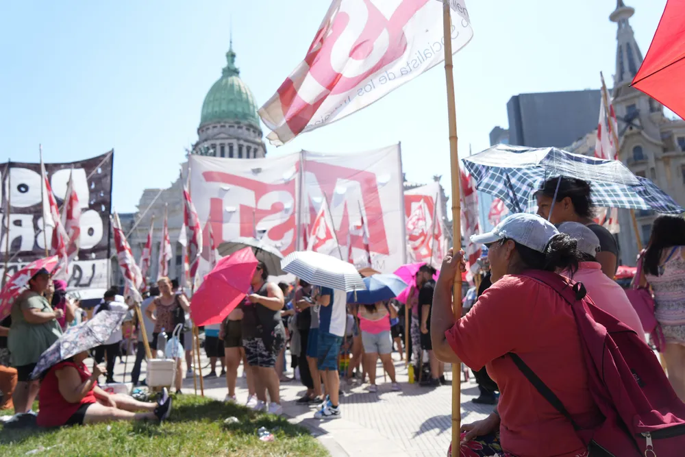La izquierda se moviliza frente al Congreso (NA)