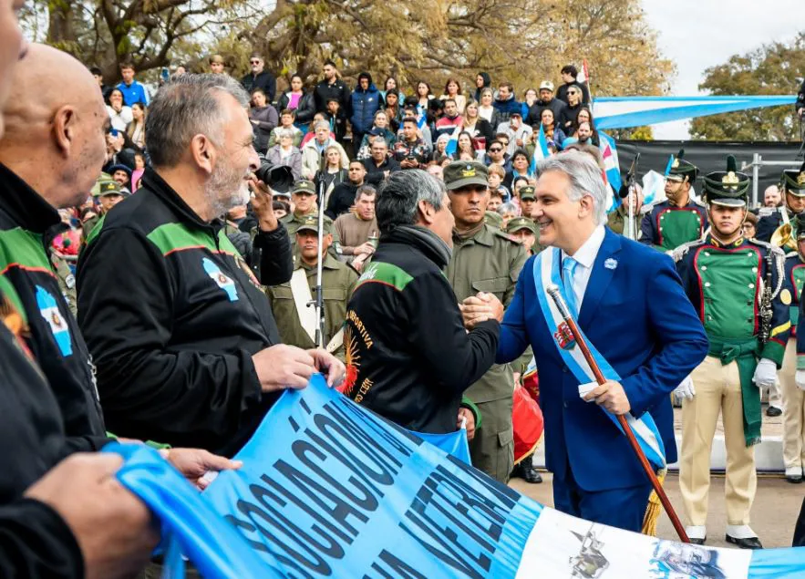 Martín Llaryora en el acto del Día de la Independencia de Colonia Caroya (Gobierno de Córdoba)