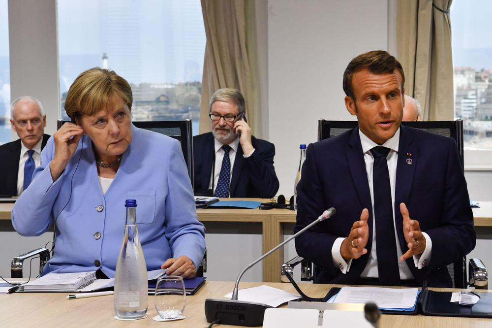 Merkel y Macron by NA