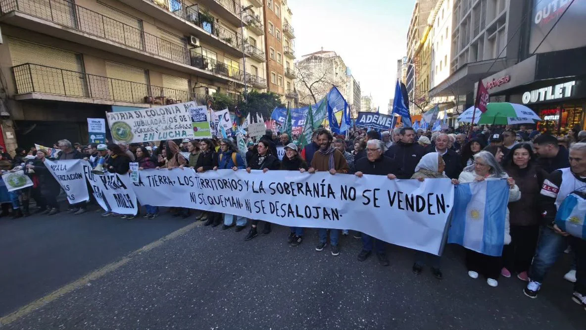 marcha en defensa de la gierra . gentileza CGT