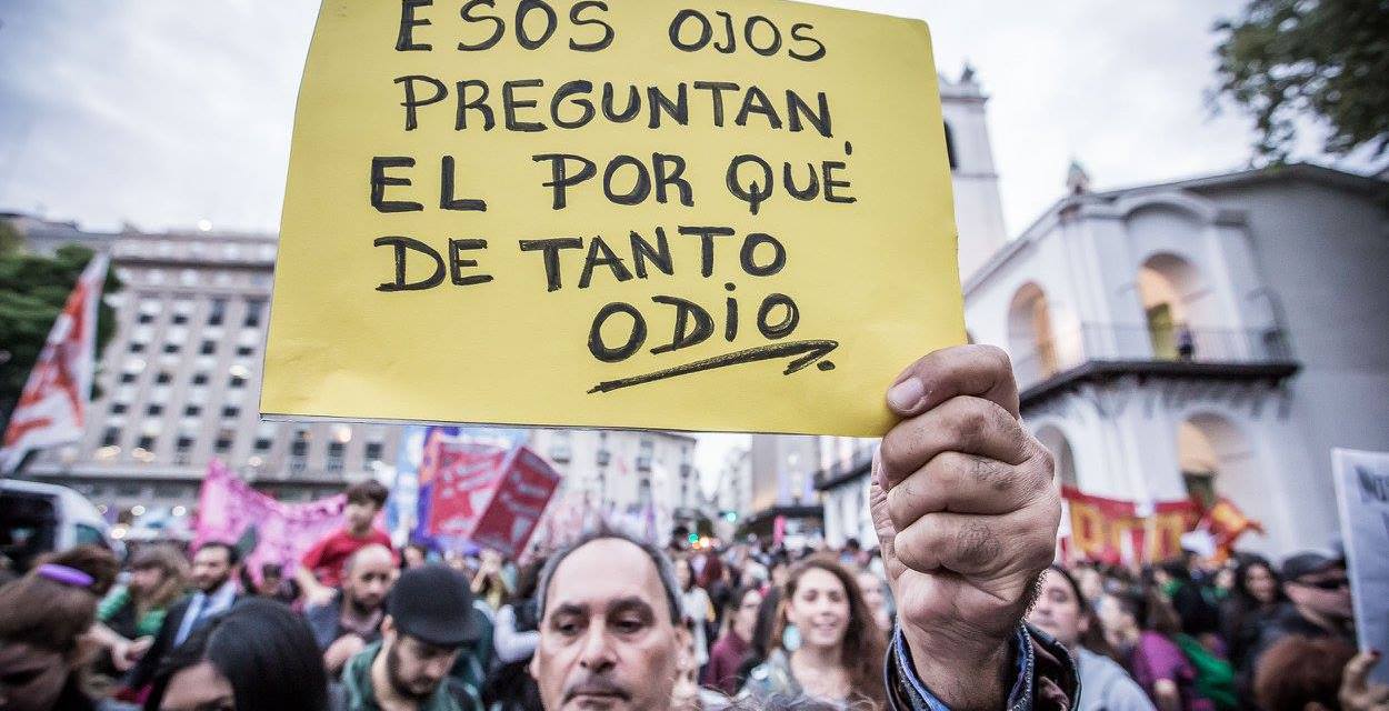esos-ojos-preguntan-el-por-que-de-tanto-odio
