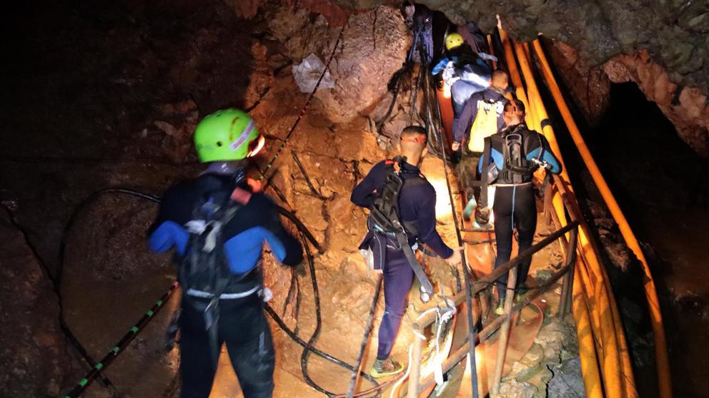 tailandia niños atrapados en la cueva by EFE