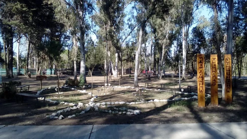 ataque bosque de la memoria villa ciudad parque by gentileza