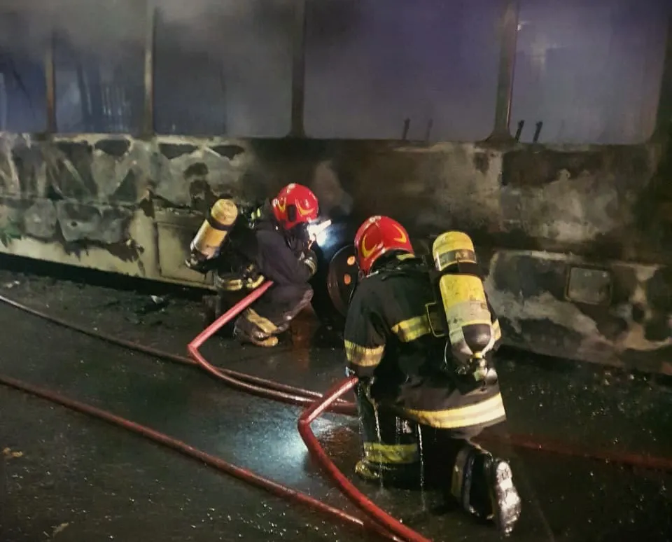 Incendio de un colectivo en barrio Parque Horizonte (Policía)