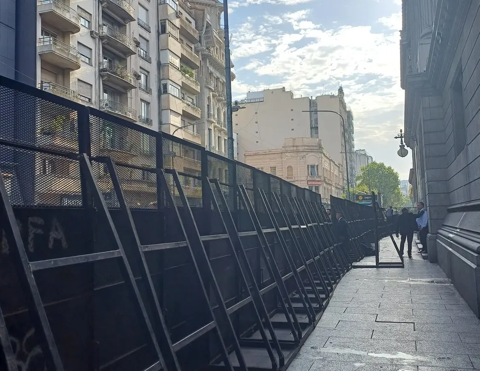 Vallado en el Congreso (Romina del Plá en X) 1