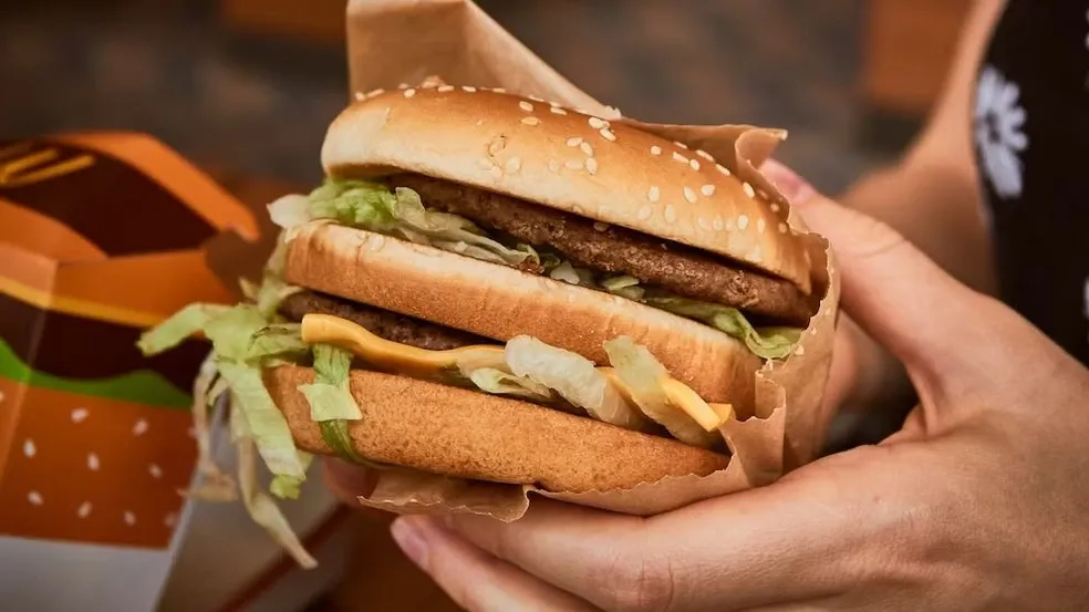 El índice Big Mac coloca a Argentina como el segundo país más caro del mundo 2 multimedia.normal.8586218e7155e8fb.bm9ybWFsLndlYnA=