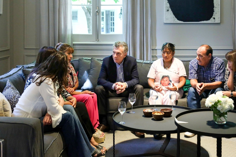 Macri con beneficiarios de la Ley Brisa 8M NA