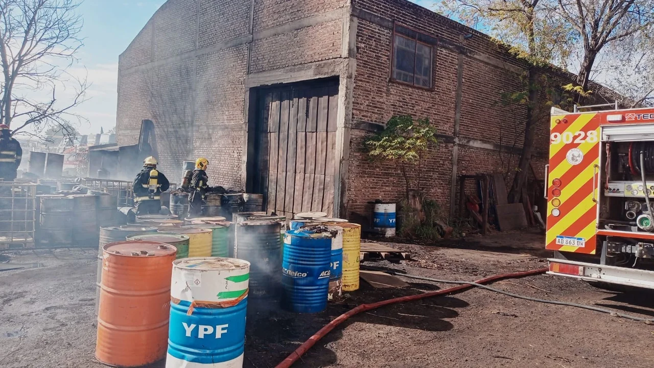 incendio en depósito by Cba24n Daro Almagro