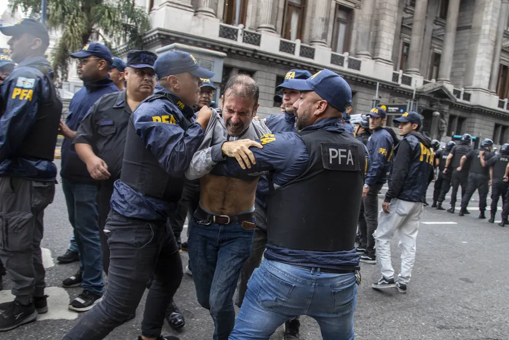 Represión marcha de jubilado by na