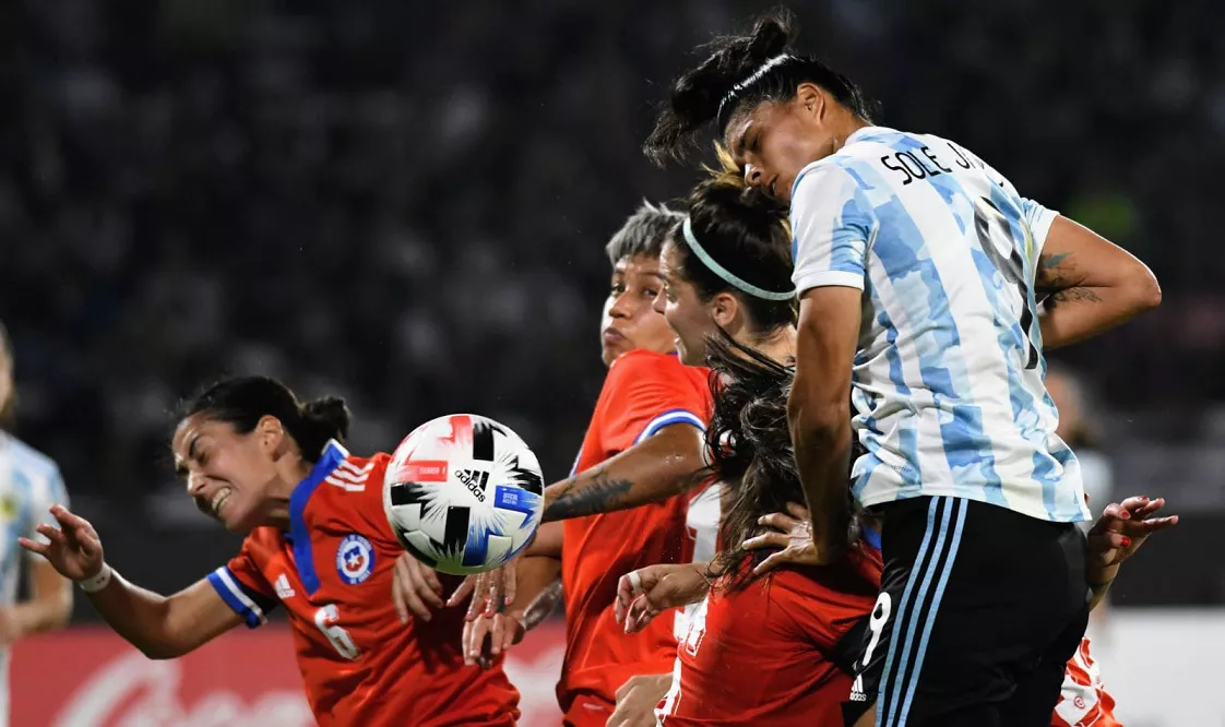 seleccion femen Arg-chile en Kempes AFA