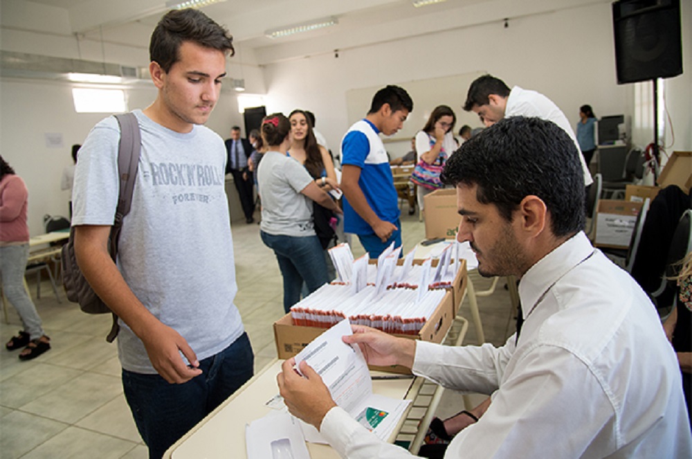 entrega-trajetas-x-mi-ppp-y-ppp-aprendiz by prensa Gobierno de Córdoba