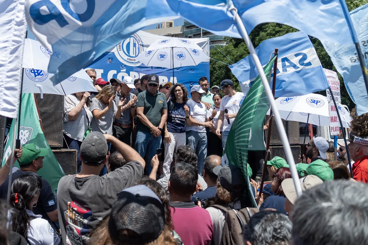 Marcha de gremios contra Milei (Adiuc)