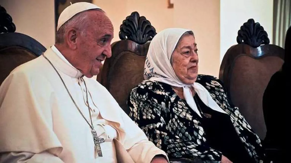 Papa Francisco y Hebe de Bonafini gentileza