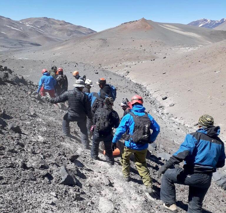 Rescate al cuerpo del montañista Emilia Sella by gentileza