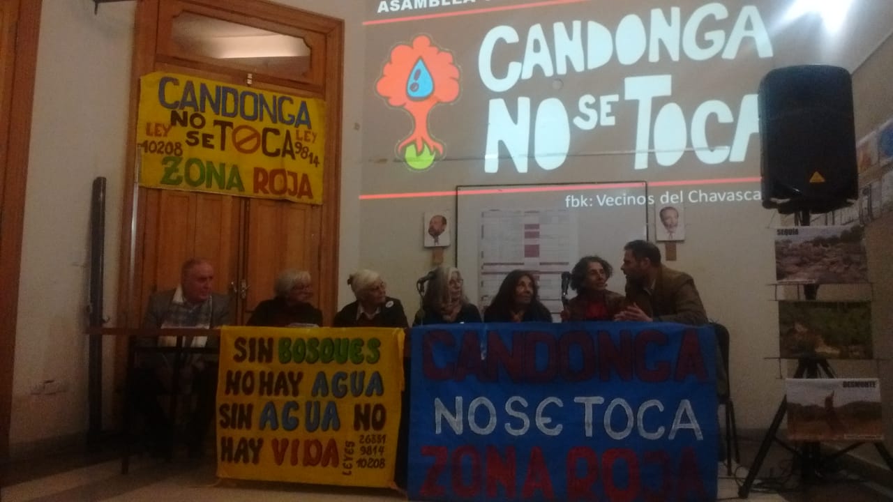 Vecinos de Chavacaste en conferencia de prensa.