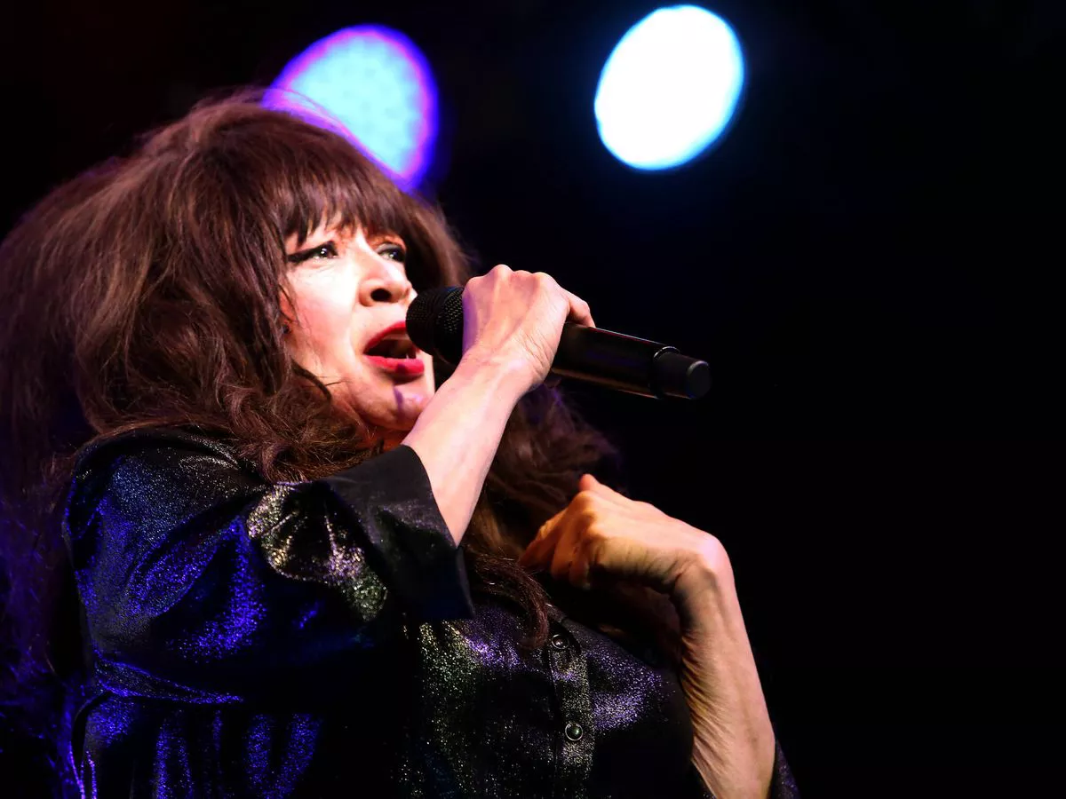 Ronnie spector by gentileza