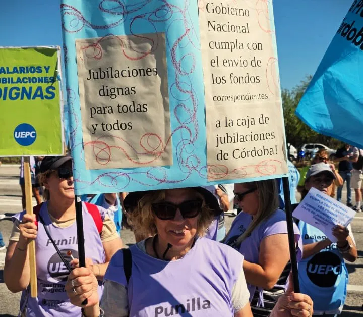 Acción de protesta y visibilización de gremios estatales por los reclamos de la Caja (Uepc)