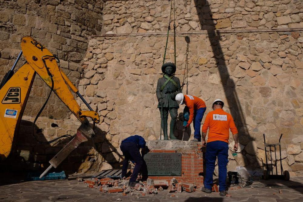 remoción estatua Franco by El País