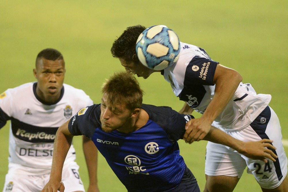 Talleres Gimnasia by Télam