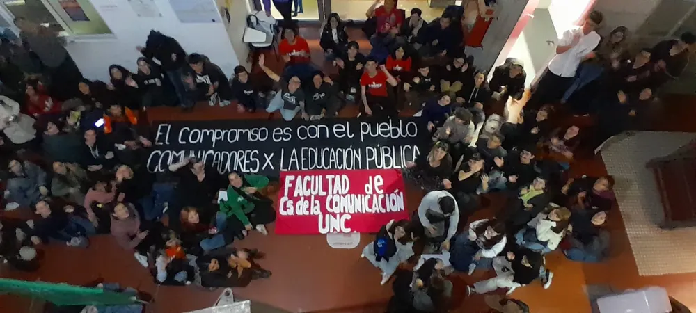 Toma de la facultad de ciencias de la Comunicación (gentileza)