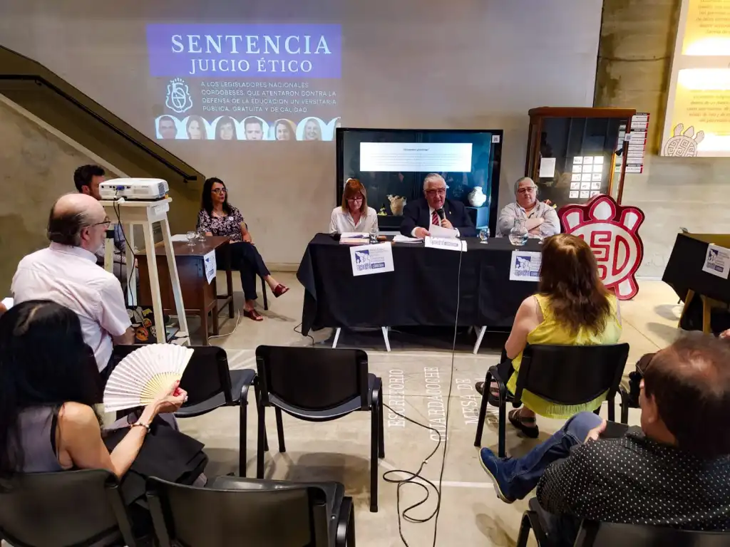 juicio ético por la universidad pública by Museo de Antropología