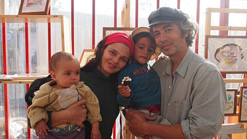 Anna, Diego y sus dos hijos Mael y Oiuna.