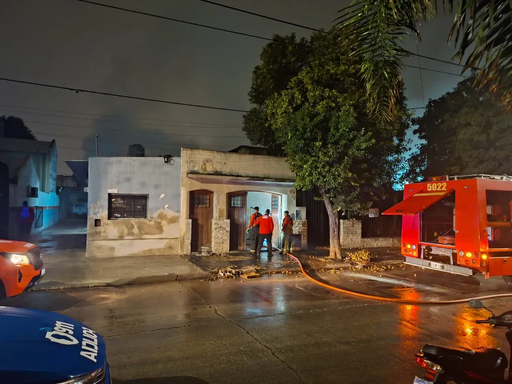 Incendio en vivienda de barrio Pueyrredón (Policía) 01